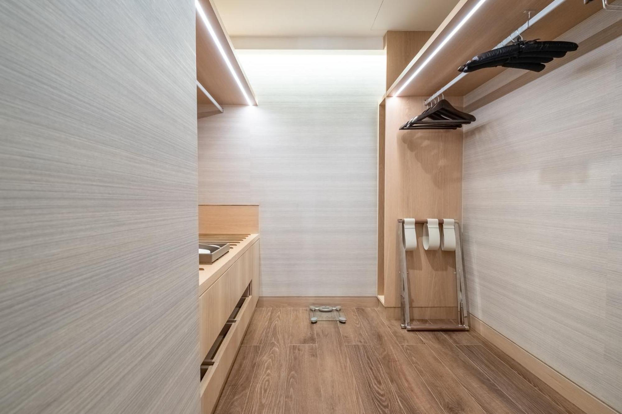 แมนดาริน โอเรียนเต็ล ซานติอาโก Hotel ภายนอก รูปภาพ Interior of a capsule hotel in Tokyo