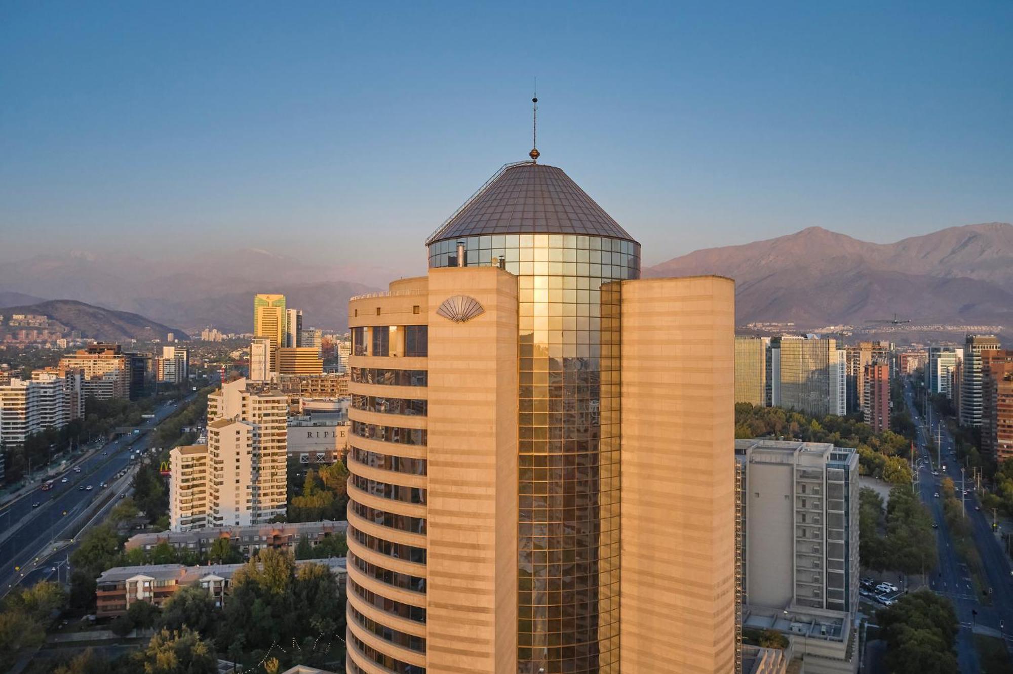 แมนดาริน โอเรียนเต็ล ซานติอาโก Hotel ภายนอก รูปภาพ The hotel in 2018