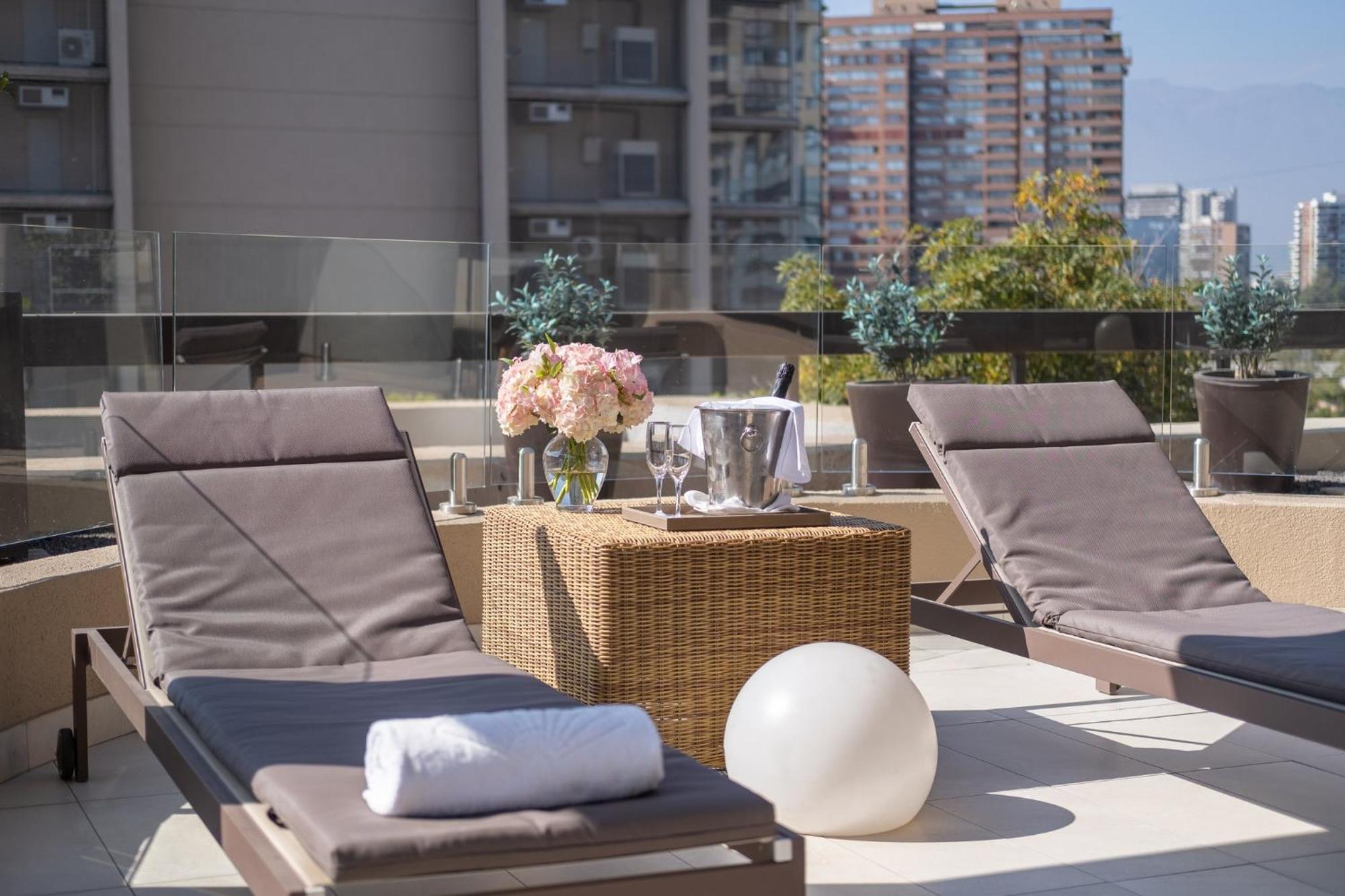 แมนดาริน โอเรียนเต็ล ซานติอาโก Hotel ภายนอก รูปภาพ The rooftop pool at the Mandarin Oriental