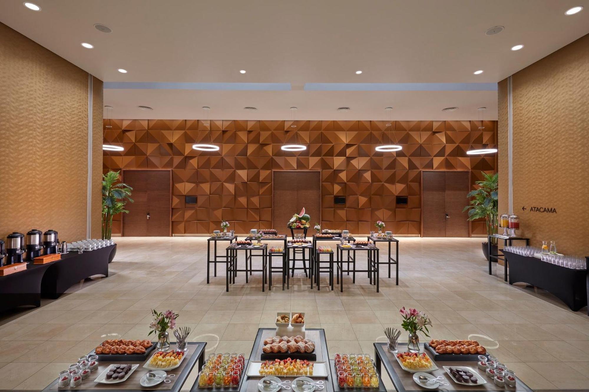 แมนดาริน โอเรียนเต็ล ซานติอาโก Hotel ภายนอก รูปภาพ The Atrium