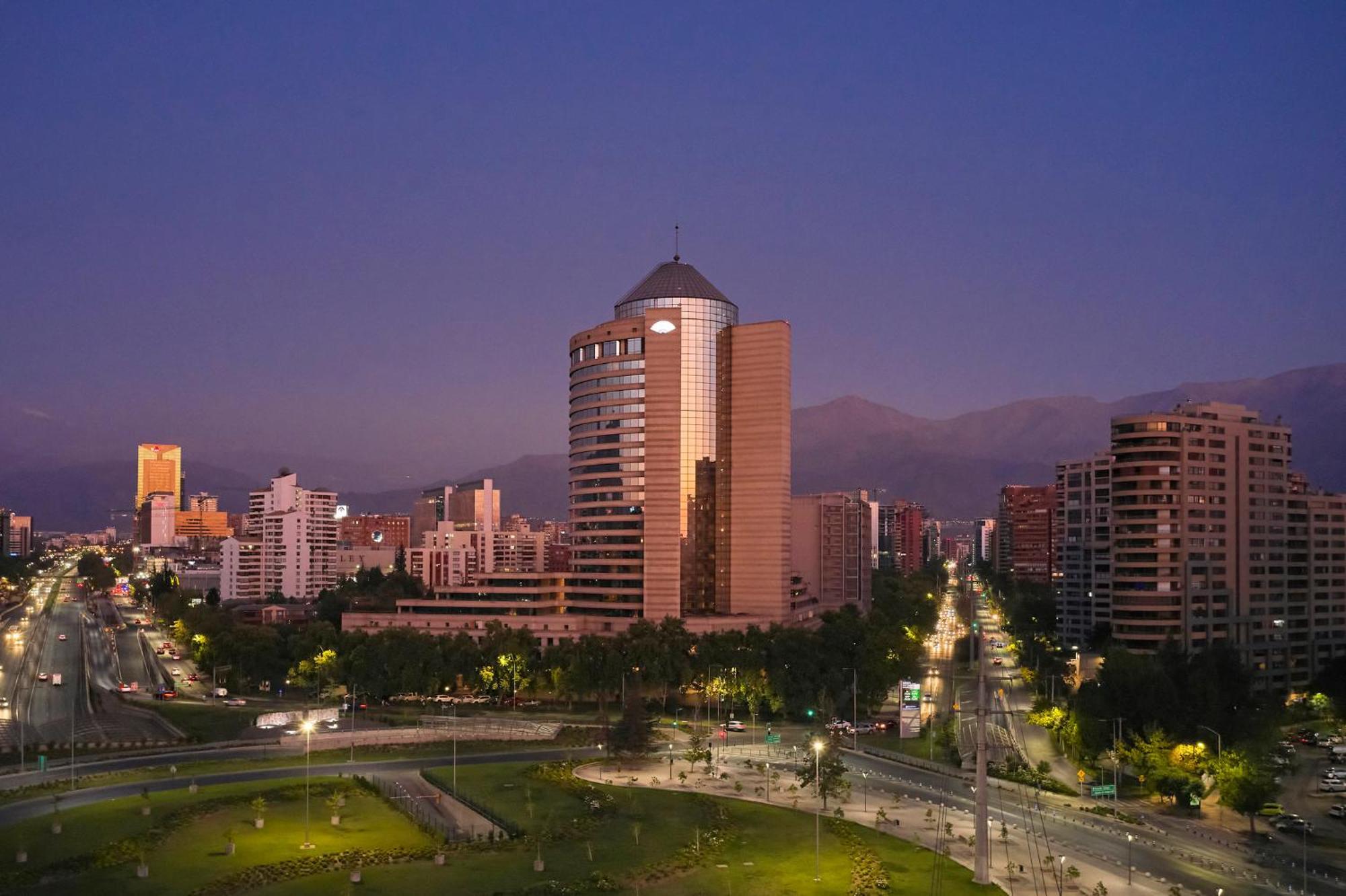 แมนดาริน โอเรียนเต็ล ซานติอาโก Hotel ภายนอก รูปภาพ Santiago skyline