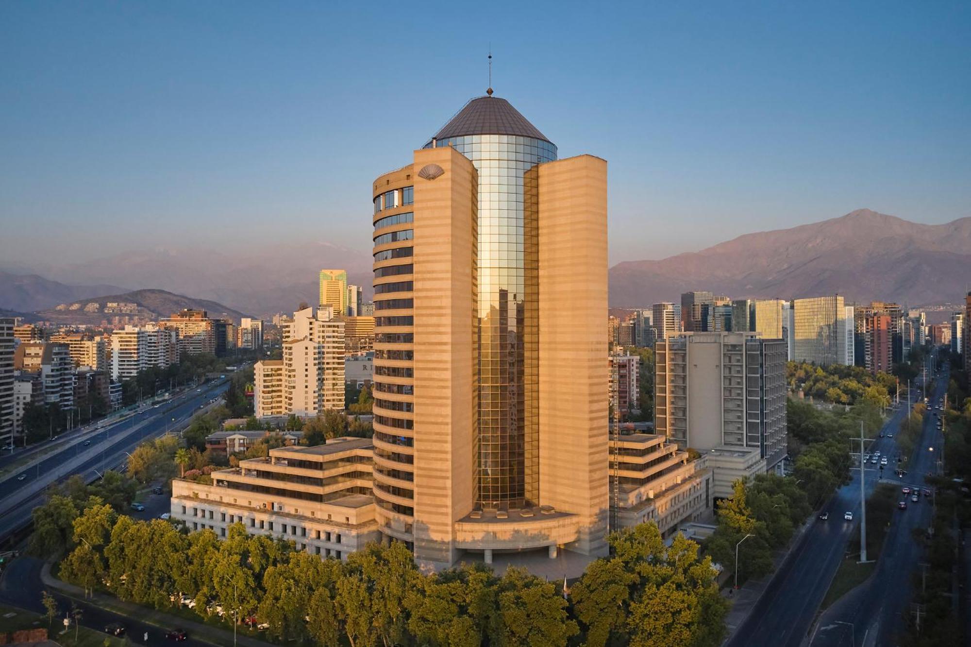 แมนดาริน โอเรียนเต็ล ซานติอาโก Hotel ภายนอก รูปภาพ The hotel in 2018