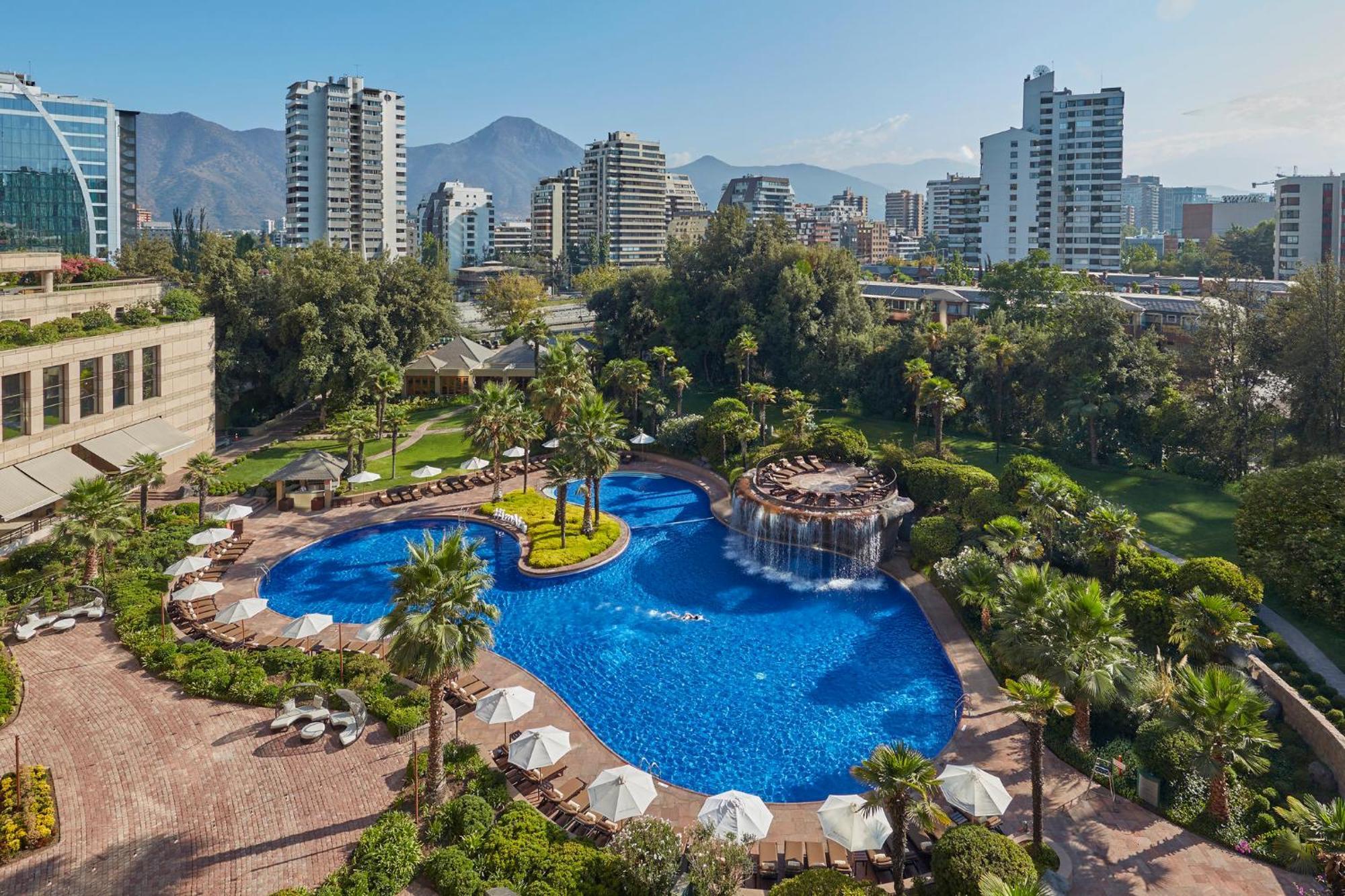 แมนดาริน โอเรียนเต็ล ซานติอาโก Hotel ภายนอก รูปภาพ The swimming pool at the hotel